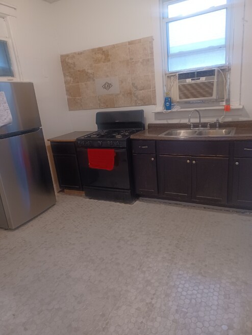 Building Photo - 7636 S Yates Blvd