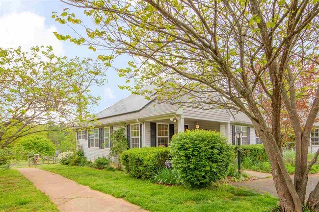 Building Photo - 115 Chisholm Pl