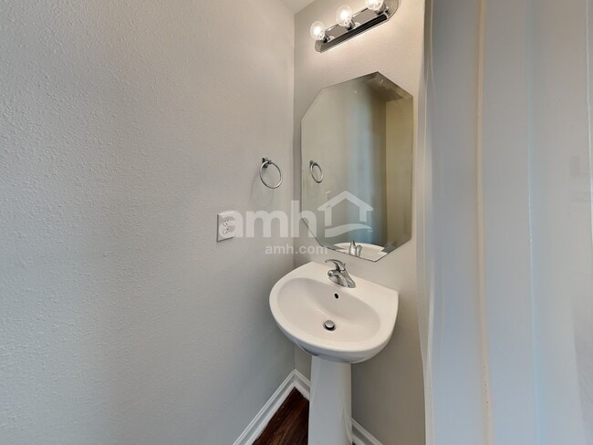 Building Photo - 9624 Eagle Feathers Dr