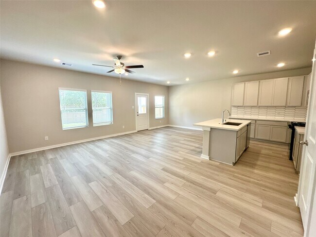Building Photo - 12332 Ridge Top Dr