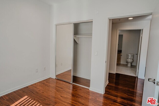 Building Photo - 12132 Hart St