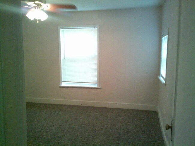 Building Photo - 1801 NW Bell Ave