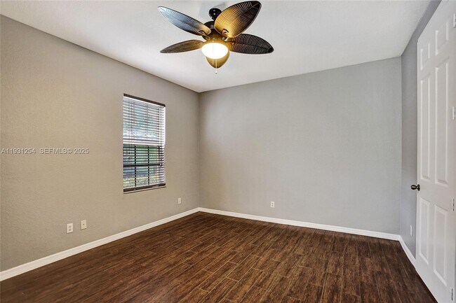 Building Photo - 2057 SE Avon Park Dr