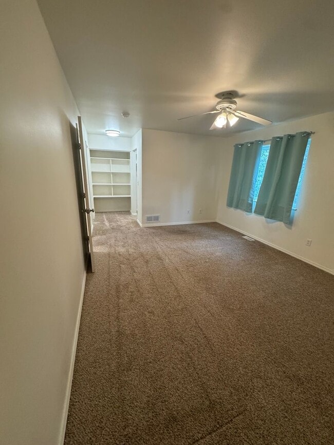 Building Photo - 3 bedroom in Driftwood Bay