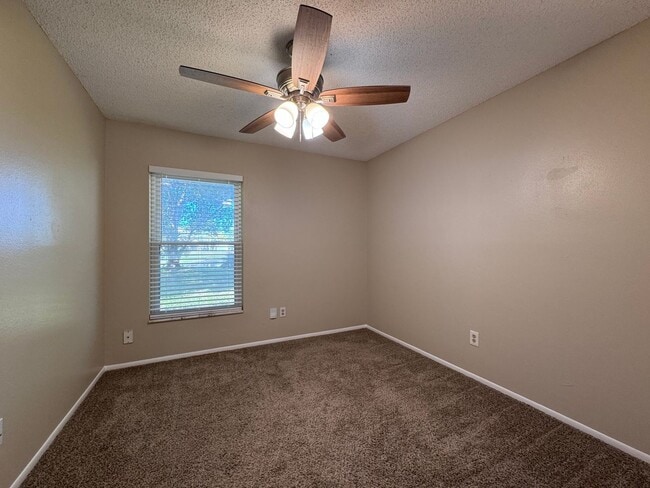 Building Photo - Comfortable 3/2 in Alafaya Woods, Oviedo