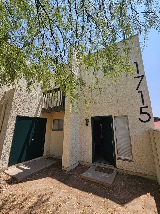 Building Photo - 1715 E Pepper Cir
