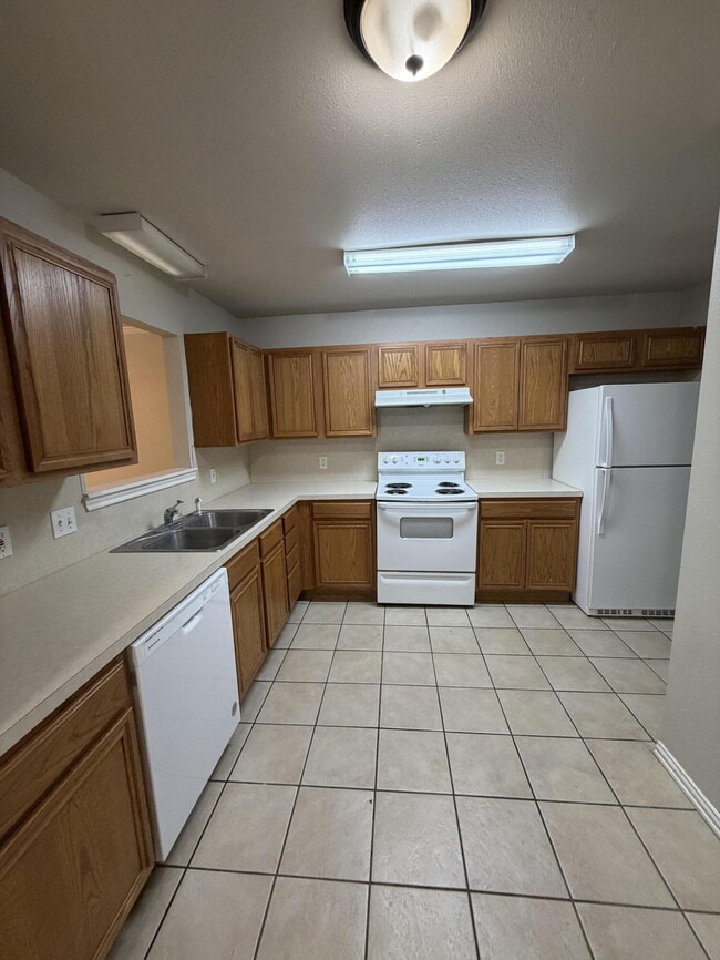 Building Photo - 533 N Clinton Ave