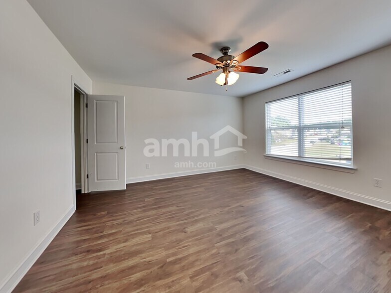 Building Photo - 423 Sablewood Dr