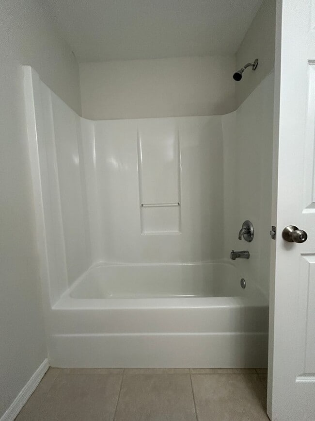 Building Photo - 3 Bedroom 2 Bath 2 Car Garage In Cape Coral!