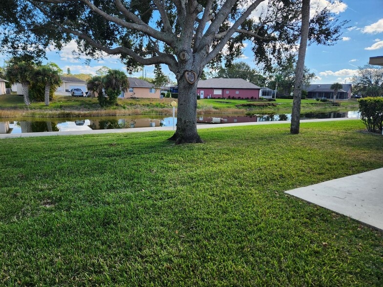 Building Photo - 732 Joel Blvd