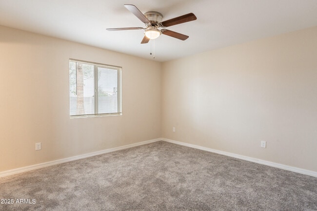 Building Photo - 3422 E Altadena Ave