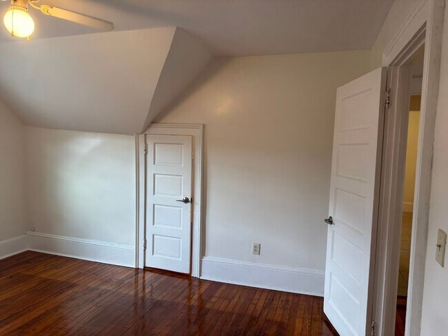 Building Photo - 5603 Fair Oaks St