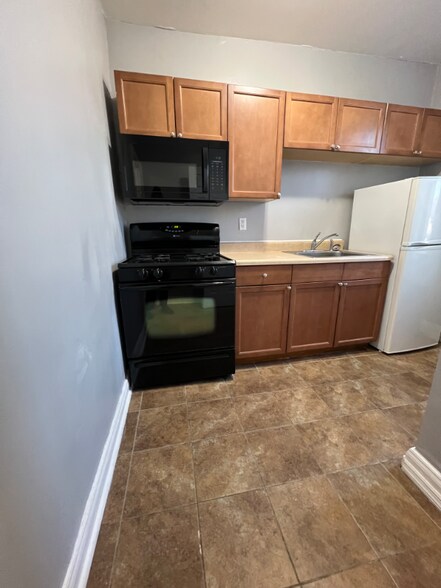 Building Photo - 366 4th Ave