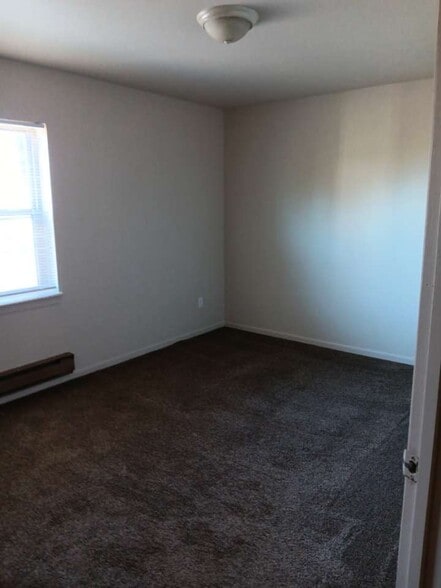 Building Photo - 125 Crescent Lake Rd