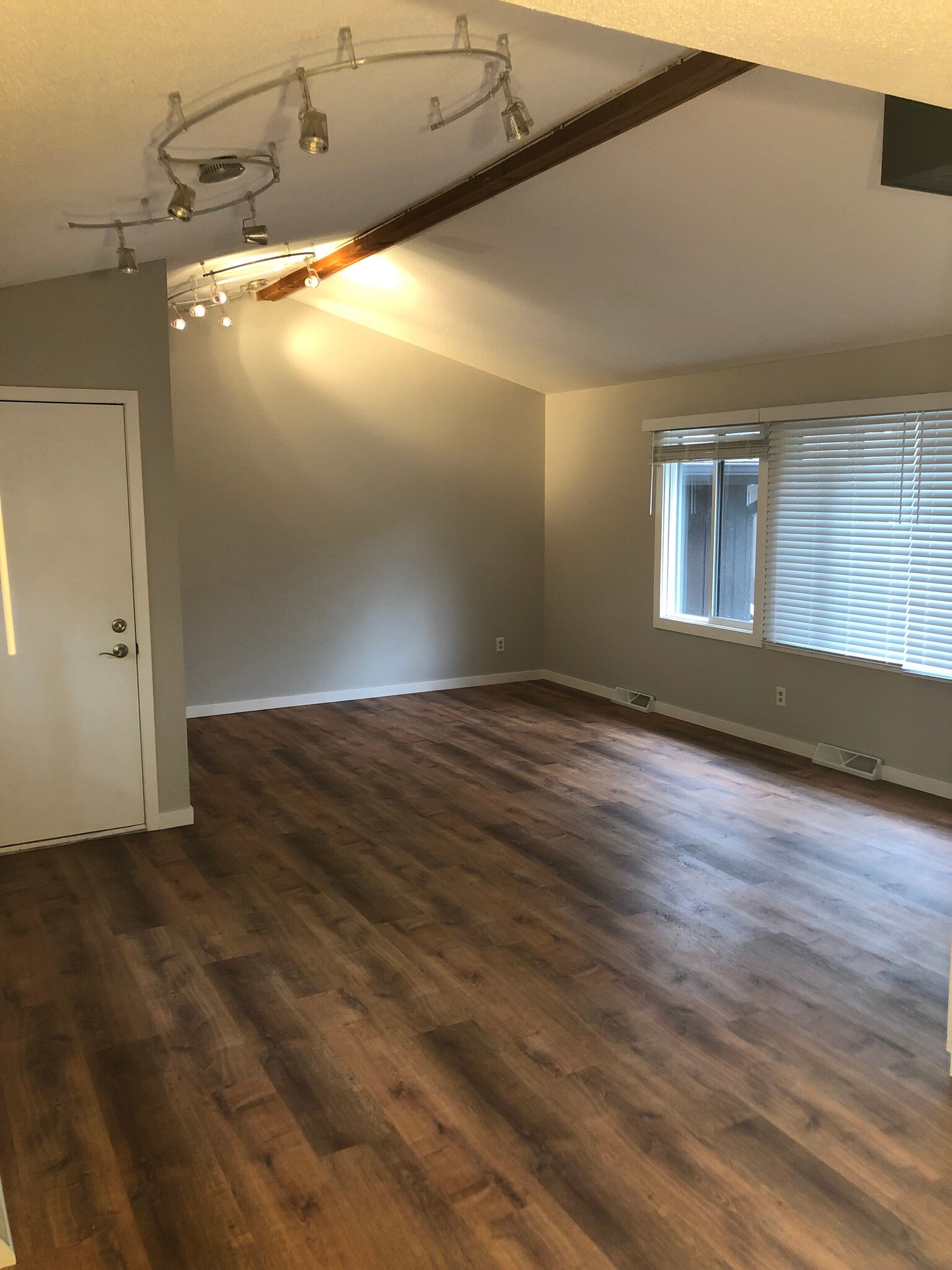 Living/Dining - 1516 S Timber Ridge