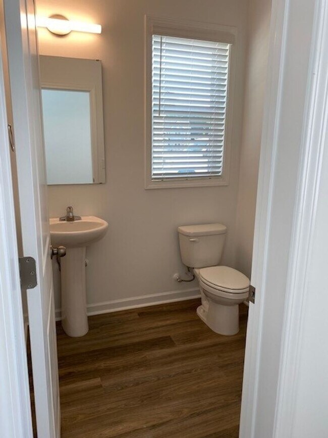 Building Photo - Brand new 3 bedroom 2.5 bath home in Leland