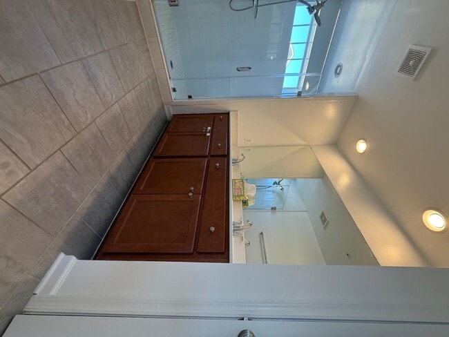 Building Photo - 5585 Peregrine Wy
