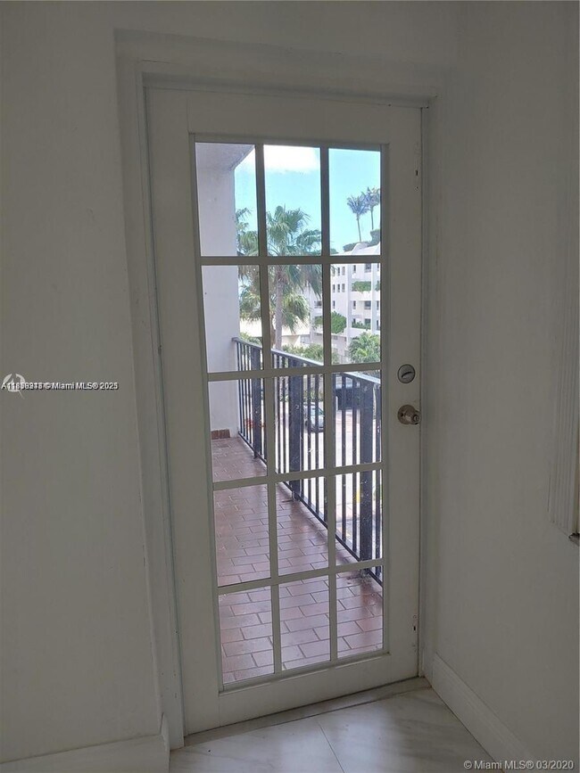 Building Photo - 6424 Collins Ave