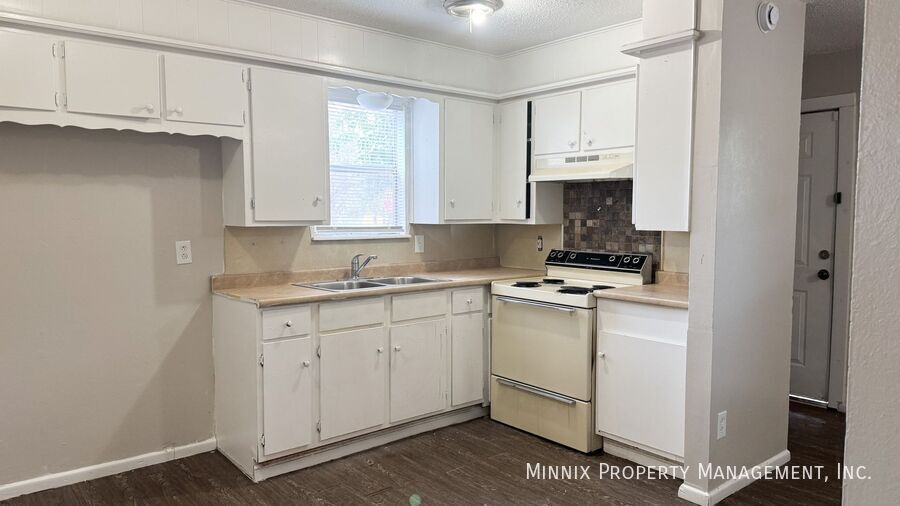 Building Photo - 3102 Ave. N-