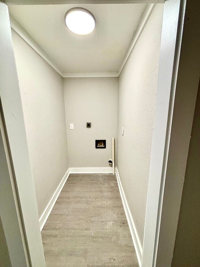 Building Photo - 4818 Morton- Move In Ready!