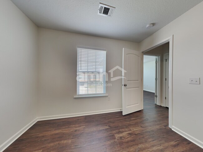 Building Photo - 60 Rhett Ln