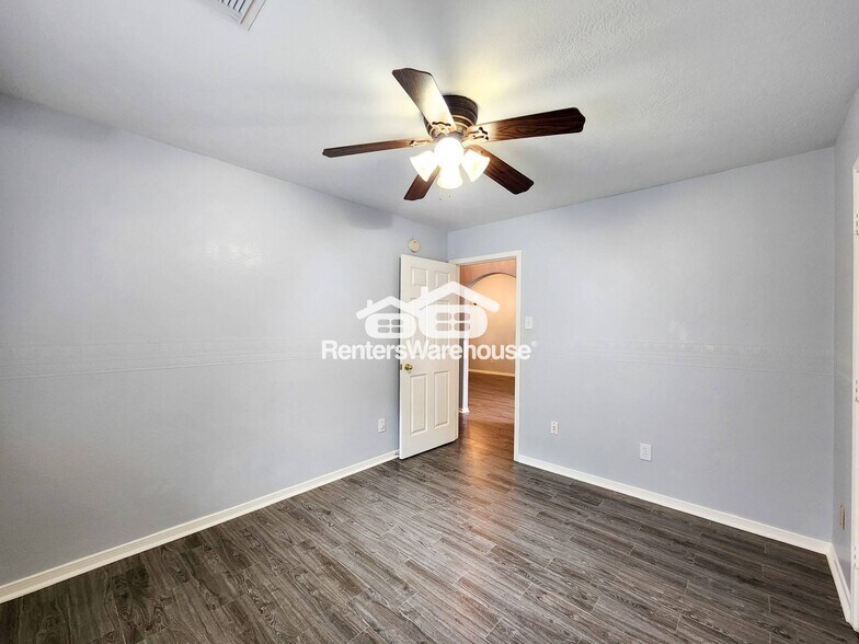 Building Photo - 11902 White Water Bay Dr