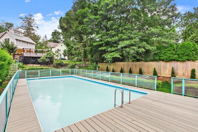 Building Photo - 149 Lake Ave