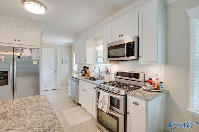 Building Photo - 215 Drake Ave SW