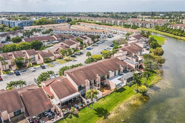 Building Photo - 9179 Fontainebleau Blvd