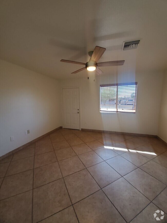 Building Photo - 4 bedroom, 1.5 bath - North Phoenix - Big ...