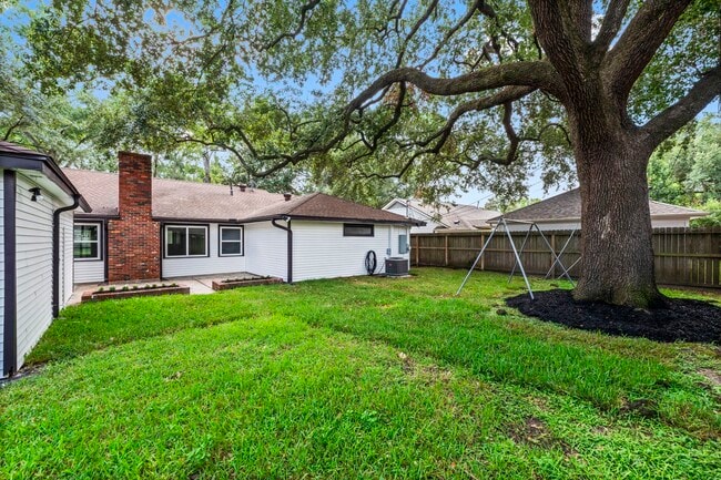 Building Photo - 2535 Southwick St