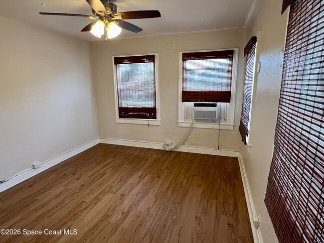 Building Photo - 2104 Waverly Pl