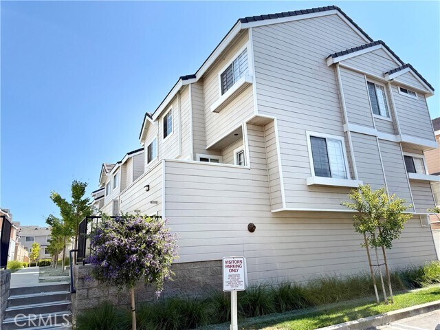 Building Photo - 2800 Plaza del Amo