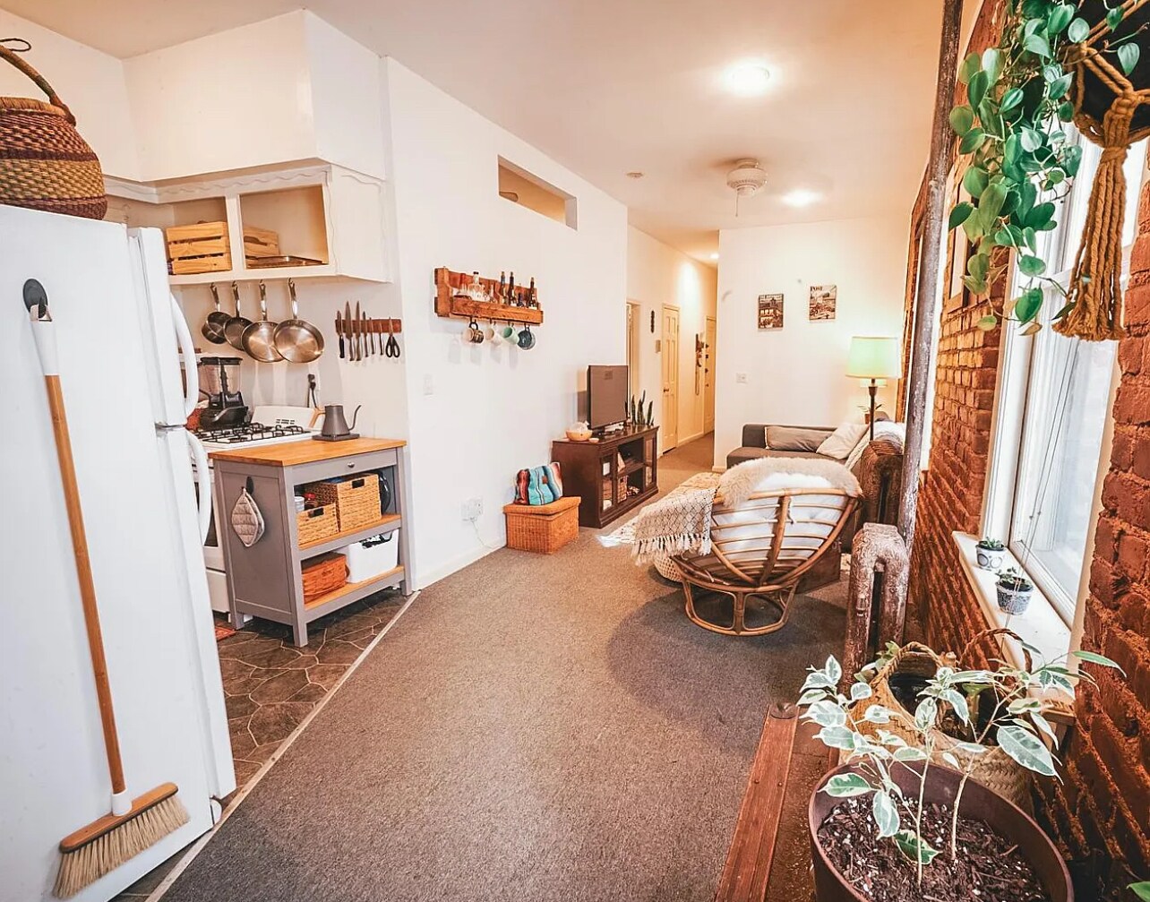 Building Photo - 1872 Commonwealth Ave