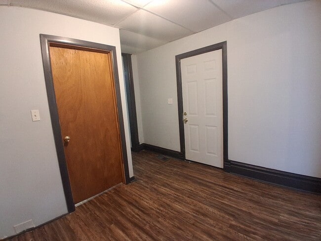 Building Photo - 604 S Main St