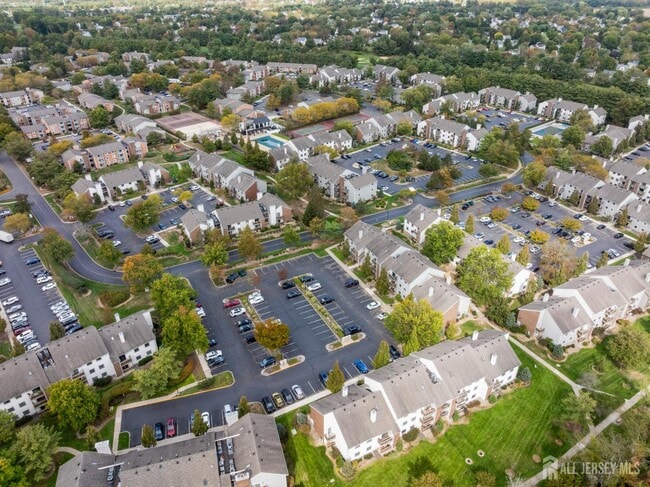 Building Photo - 607 Ravens Crest Dr