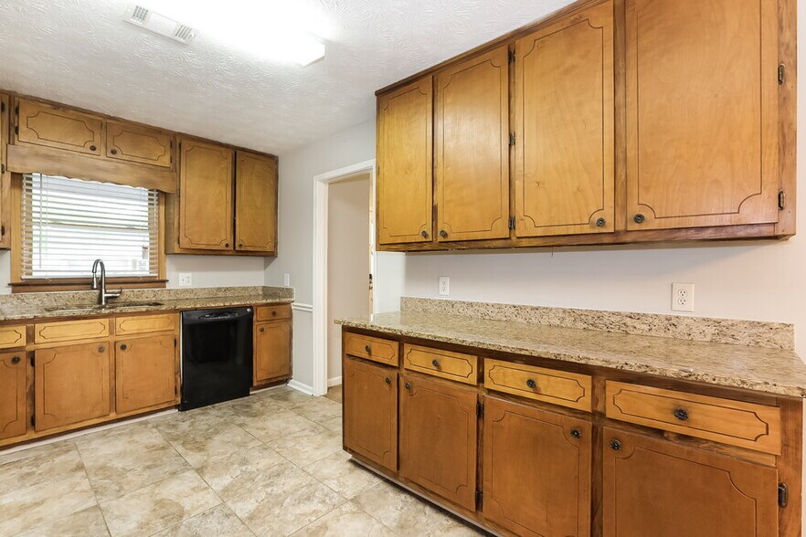 Building Photo - 3568 Fernbrook Dr