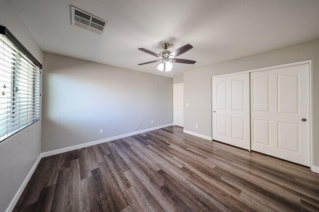 Building Photo - 16982 W Rio Vista Ln