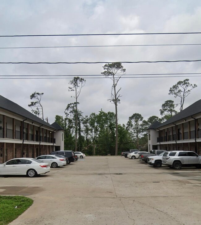 Building Photo - 641 W McNeese St
