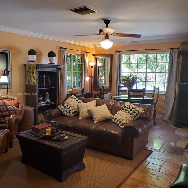 Building Photo - 16621 Royal Poinciana Dr