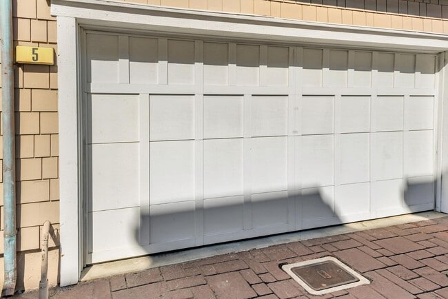 Building Photo - 5 Artisan Way