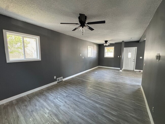 Building Photo - Affordable Spacious Home for your Family!