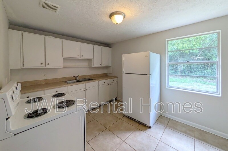Building Photo - 5742 Newberg Ln