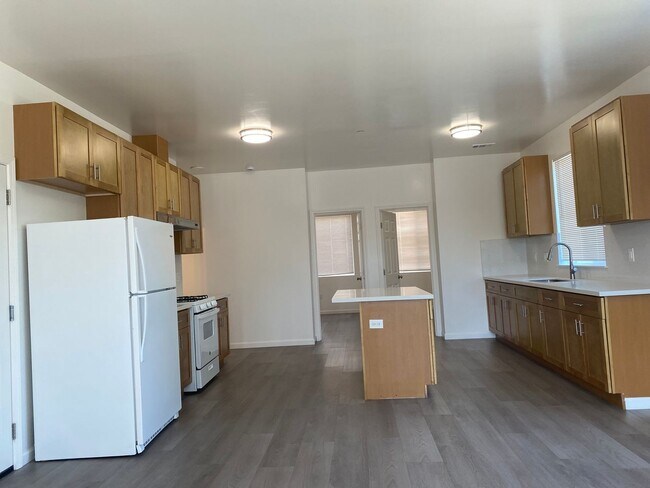 Building Photo - 2406-2408 W Avenue 134th (LO)