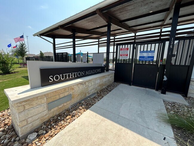 Building Photo - *COMING SOON* 3 Bedroom / 2 Bath Home Near Brauning Lake Park!