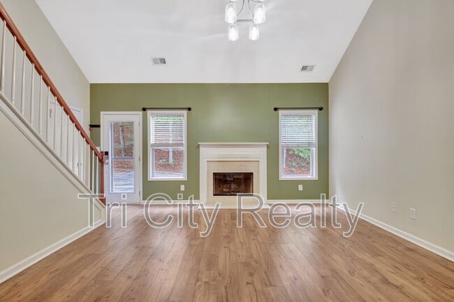 Building Photo - 113 Macalester Dr