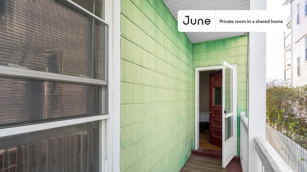 Building Photo - Room in Shared 5 bed/1 bath home