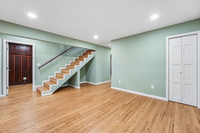 Building Photo - 21567 Starrett Hill Dr
