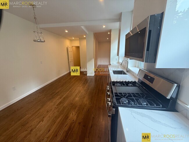 Building Photo - 1755 Beacon St