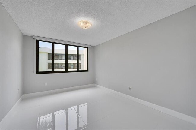 Building Photo - 1460 Sheridan St